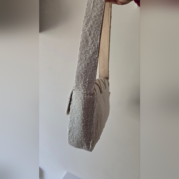 America & Beyond White Beaded Seashell Shoulder Bag – Coastal Design - Picture 6 of 10